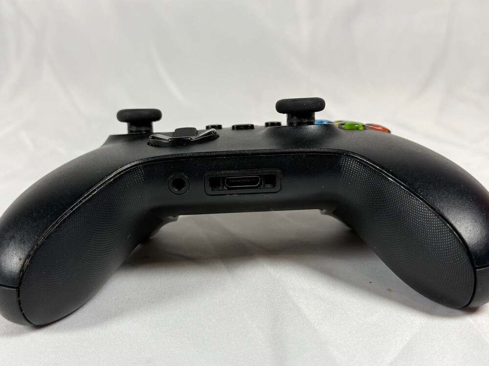 Xbox Wireless Controller - Picture 2 of 5